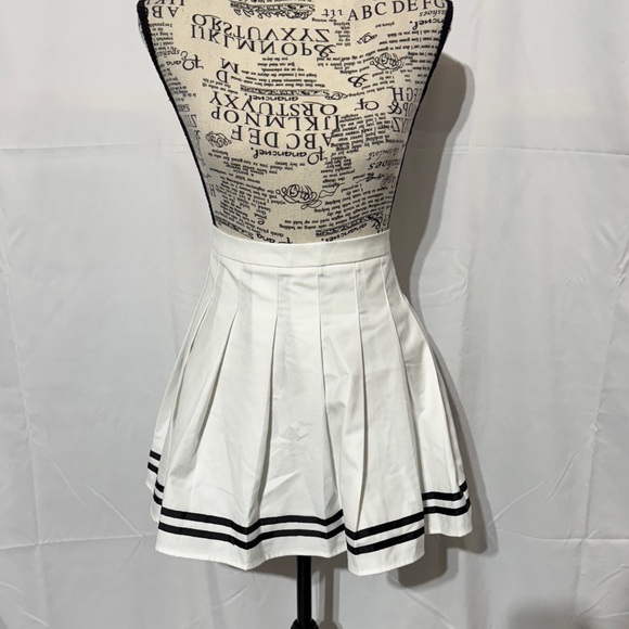 Forever 21 Dresses & Skirts - Forever 21 White Mini Skirt with Black Stripes